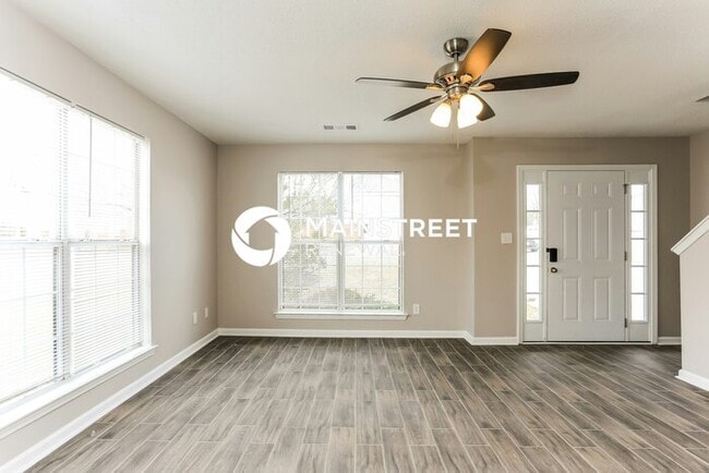 Photo - 3 Bedroom Pet-Friendly Home in ELLENWOOD, GA with Main Street Renewal
