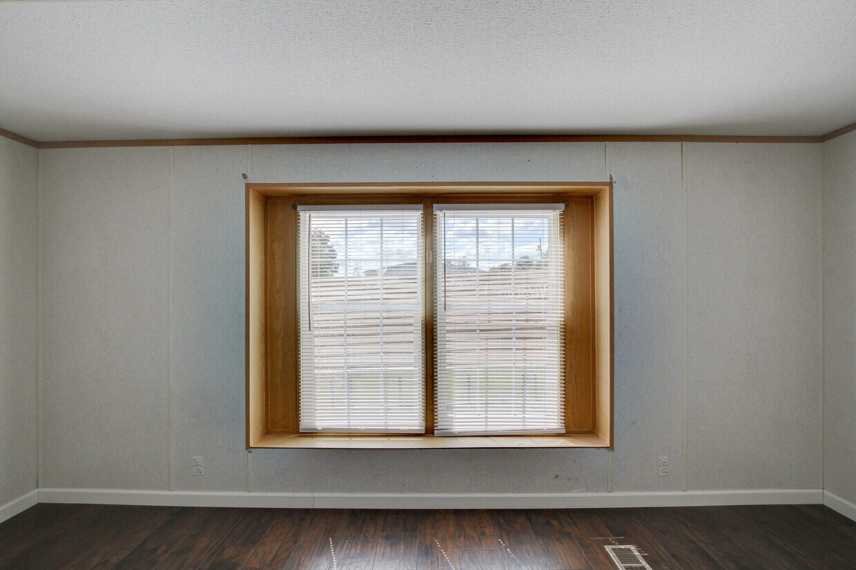 Primary Photo - 295 Seays Rd