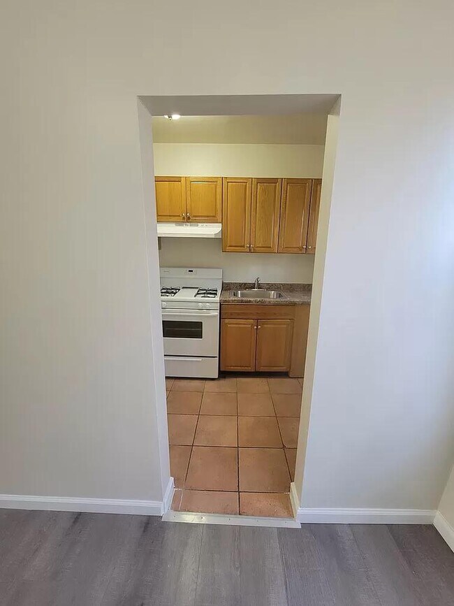 Building Photo - 2643 S 67th St
