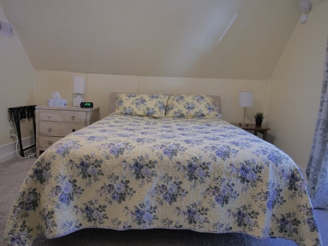 Building Photo - 814 E Cimarron St