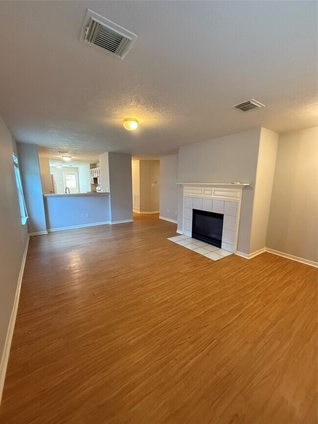 Foto del edificio - 5010 Woodland Meadows Ln