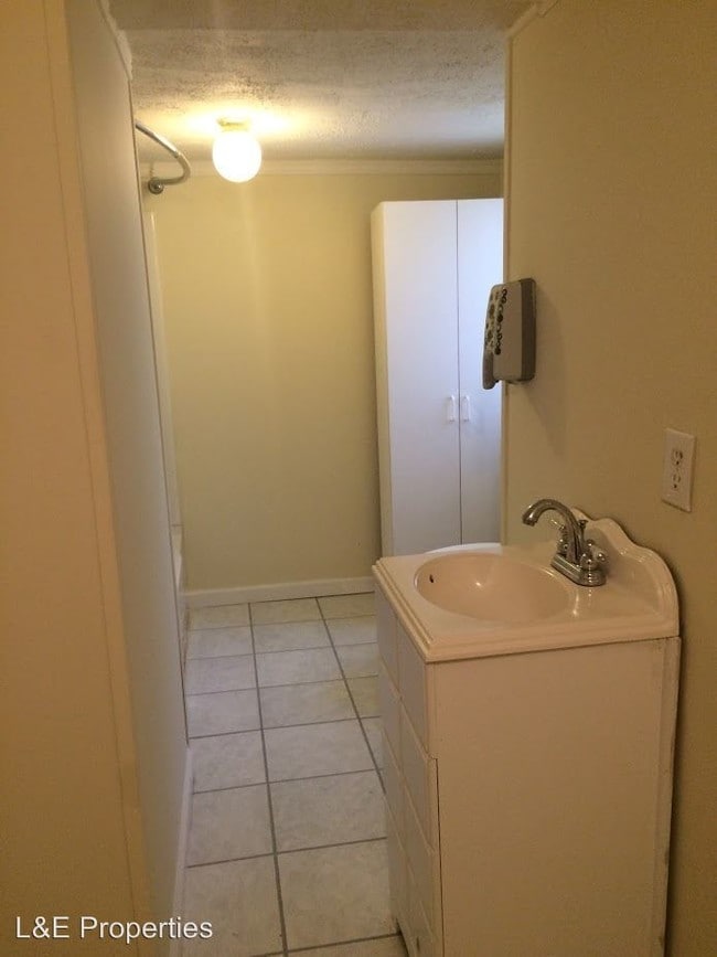 Building Photo - 2 br, 1 bath House - 2223 Acme Rd