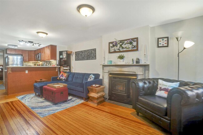 Building Photo - 218 8th St