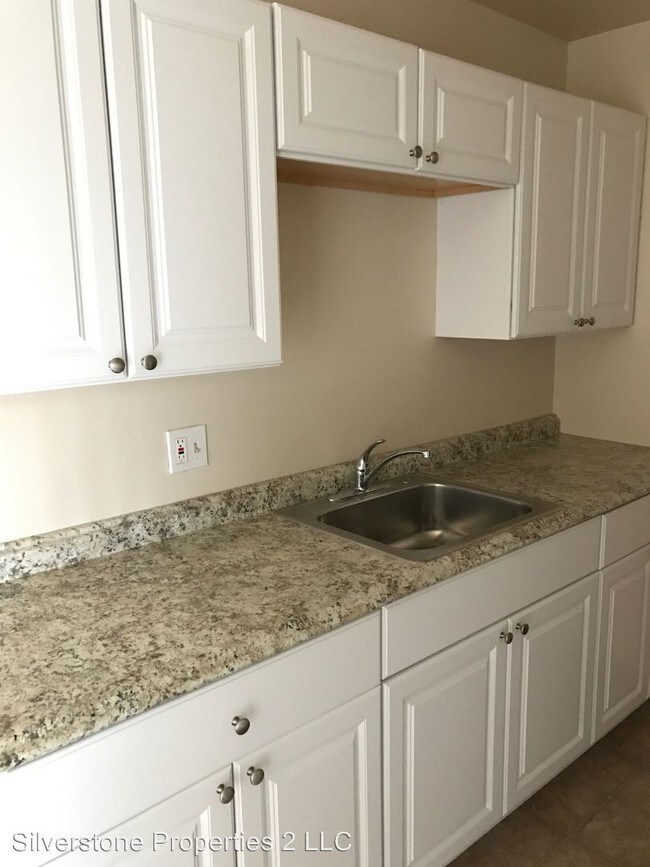 Building Photo - 1 br, 1 bath Apartment - 30050 Dequindre