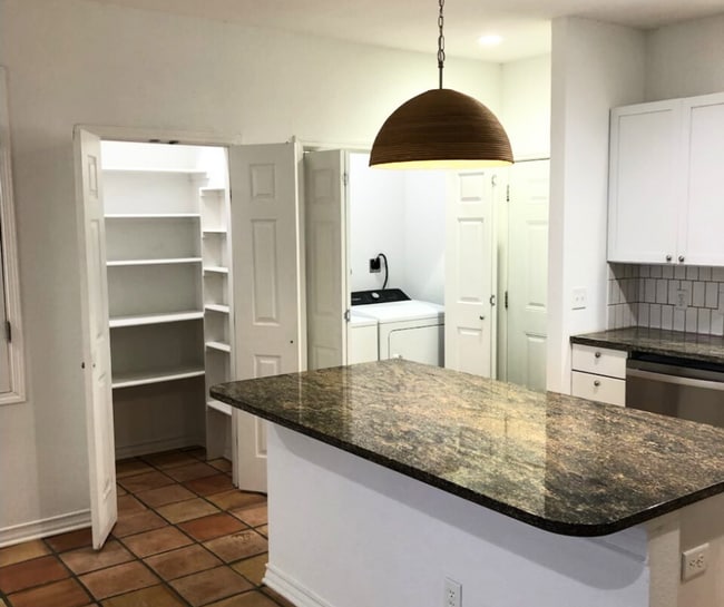 Building Photo - Great home in a country setting!