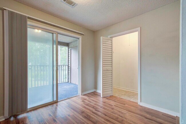 Foto del edificio - 7945 Timbercreek Ln