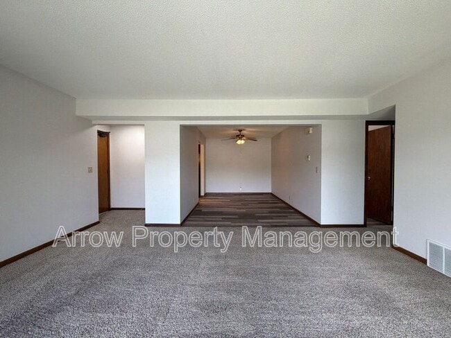 Building Photo - 3831 S 46th St