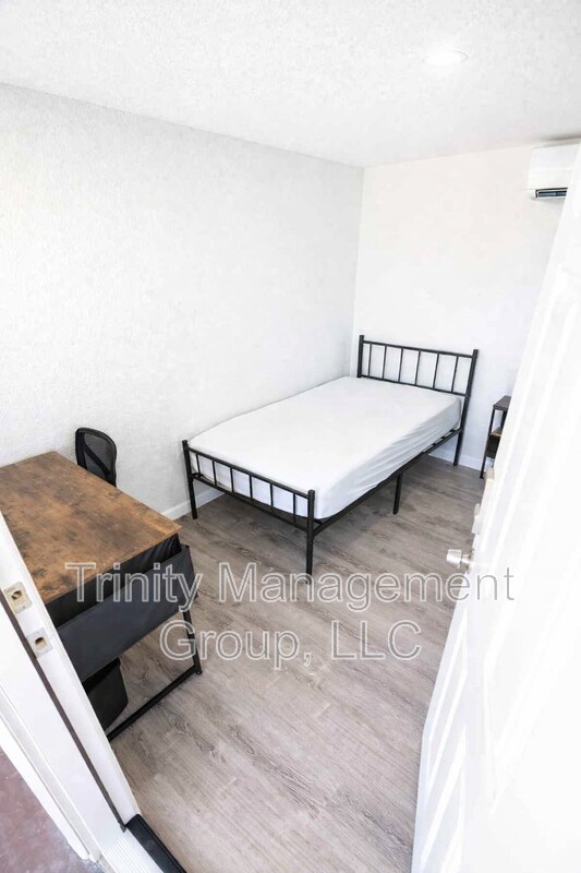 Foto del edificio - 1935 Speck Dr