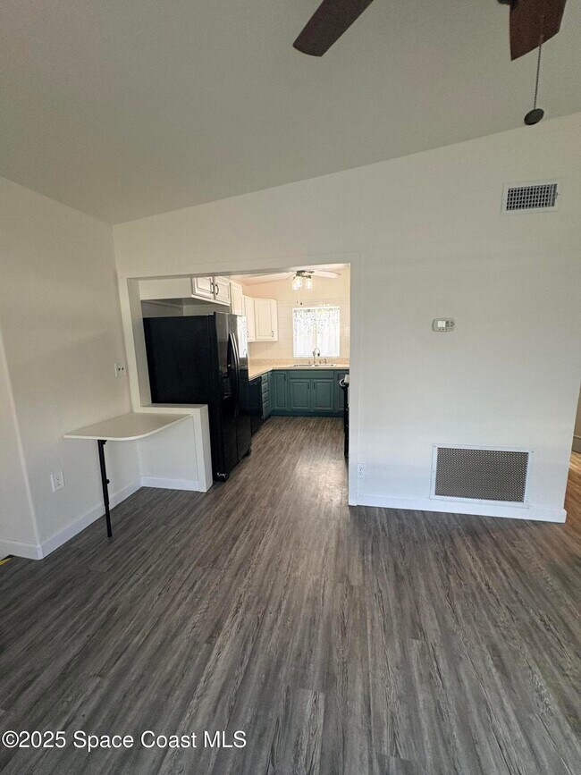 Foto del edificio - 1217 Pinewood Dr