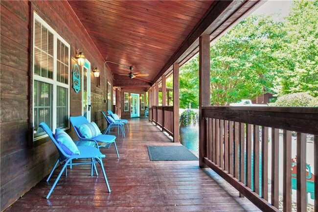 Building Photo - 495 Chicory Dr E