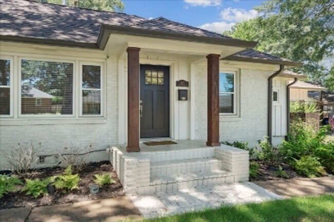 Foto del edificio - 847 S Mendenhall Rd