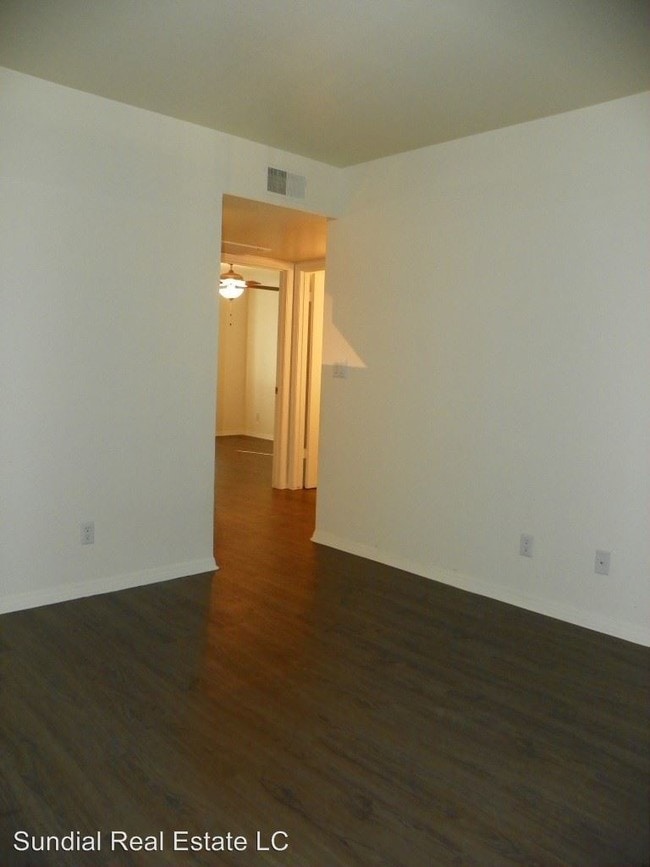 Building Photo - 65-65 N May