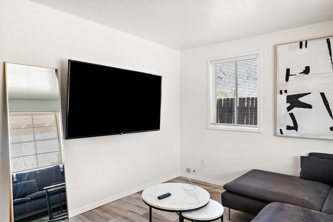 Foto del edificio - 639 W Pepper Pl