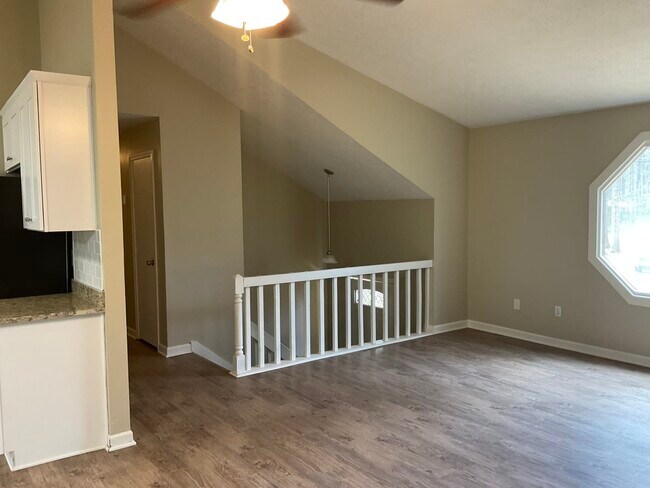 Building Photo - 4026 Leicester Dr NE