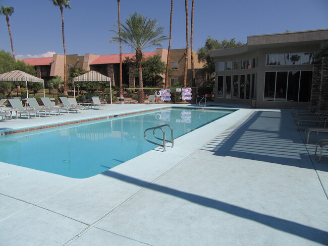 Building Photo - 4954 River Glen Dr