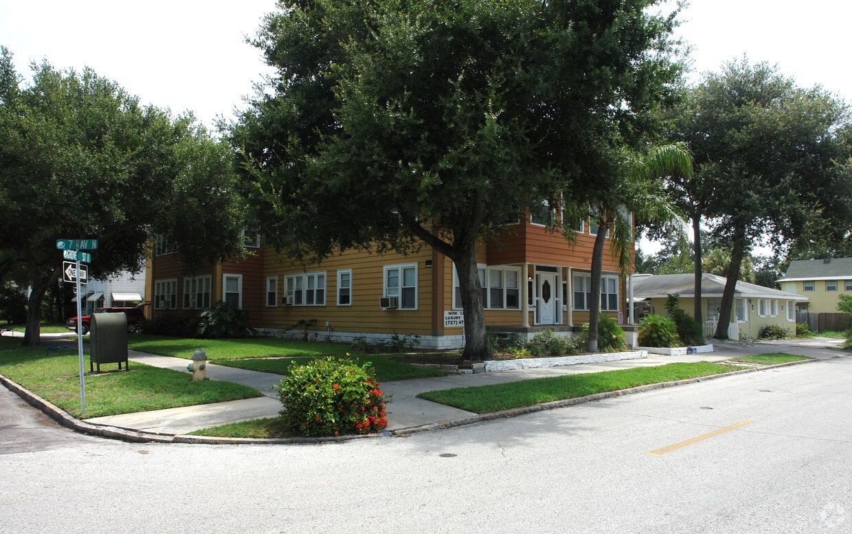 Primary Photo - Sienna Apartments