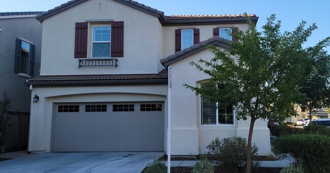 Foto del edificio - Gorgeous 4 bedroom 3 bath in Fiddyment Farm
