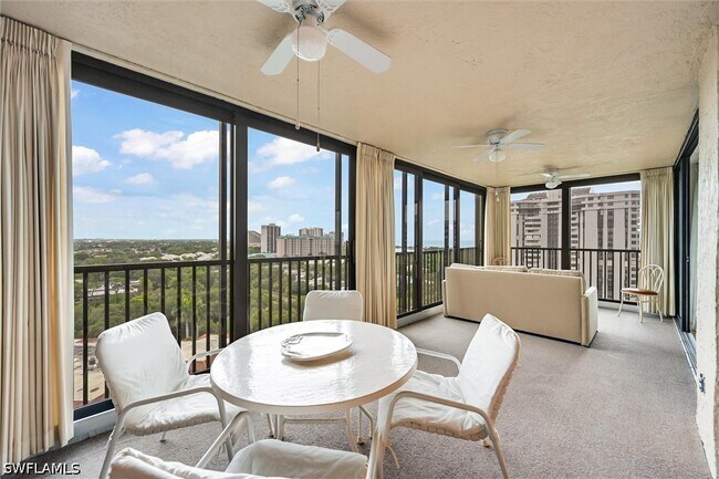 Foto del edificio - 6000 Pelican Bay Blvd
