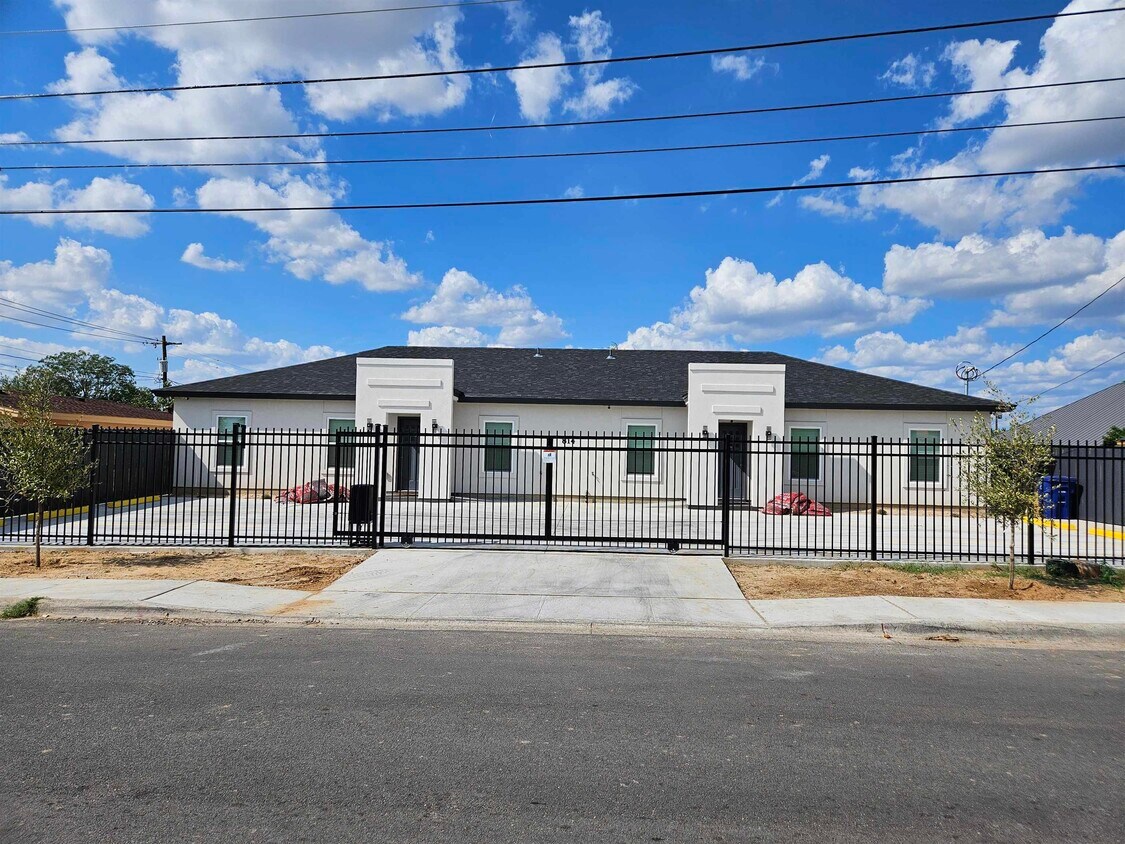 Primary Photo - 3901 Logan Ave