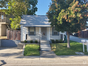 Building Photo - 240 Grape St