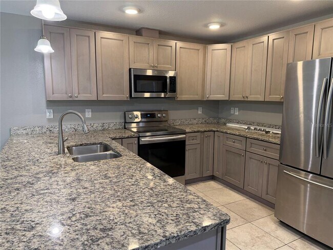 Foto del edificio - 17107 Thompson Ave