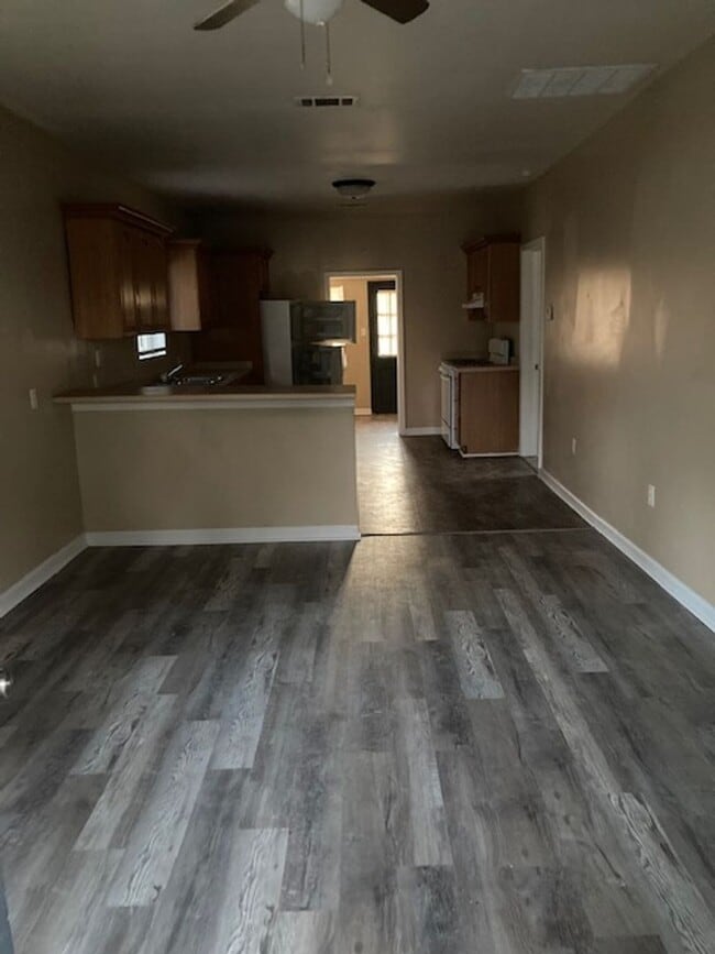Building Photo - Biloxi 2 Bedroom