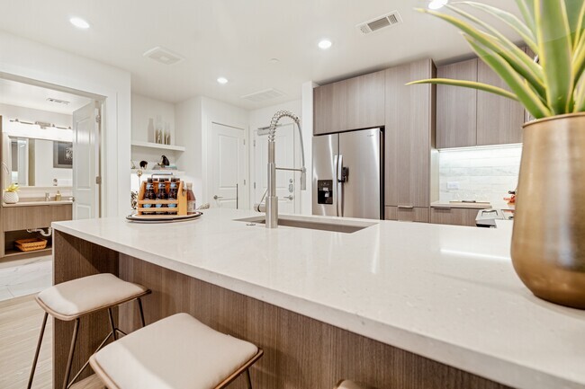 Foto del edificio - 2 Weeks Free + $1000 Off in Downtown!