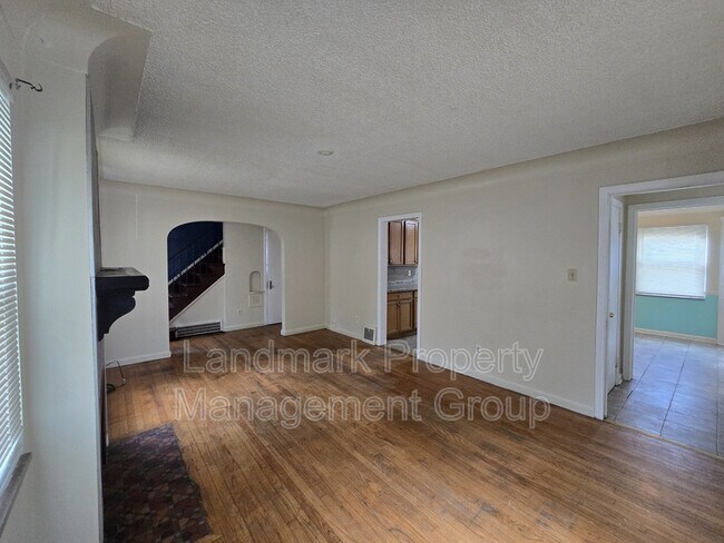 Foto del edificio - 15205 Maplewood Ave