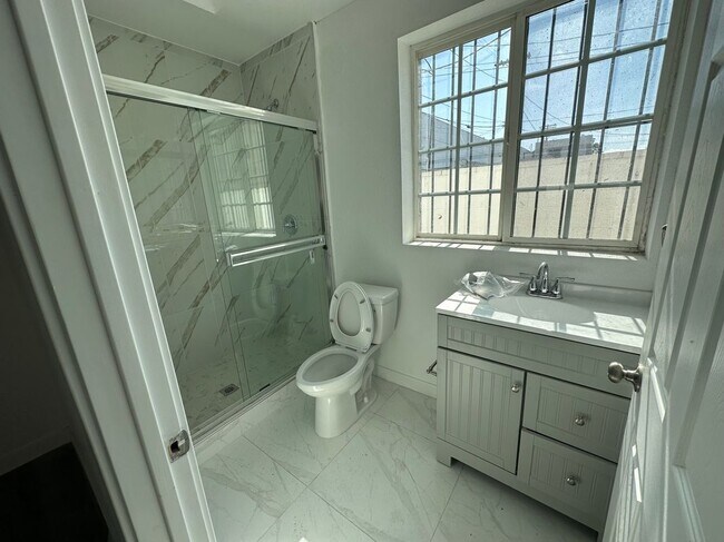 Foto del edificio - 1734 W 85th St