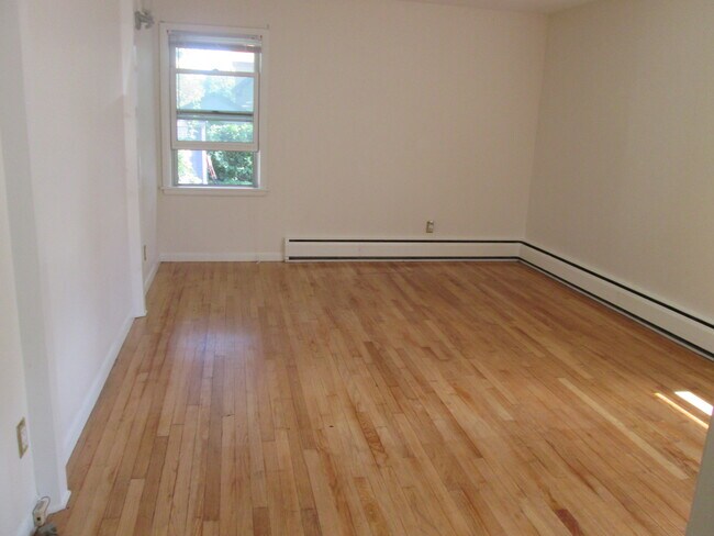 Master bedroom (2) - 503 N Sherman Ave