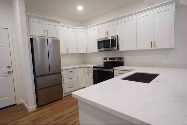 Building Photo - 1331 Lenore Dr