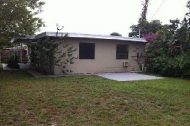 Building Photo - 1621 NW 7th Terrace