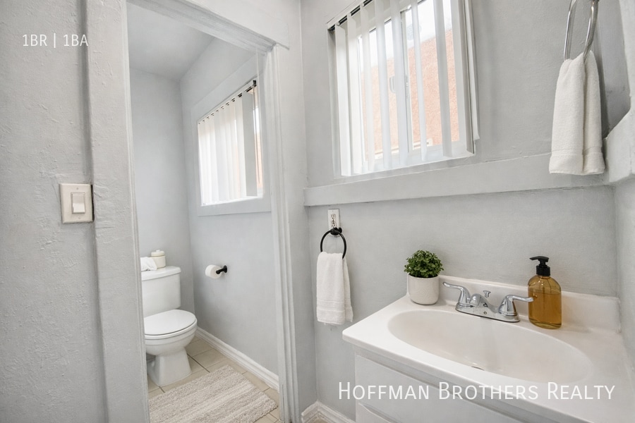 Building Photo - 1128 Raymond Ave