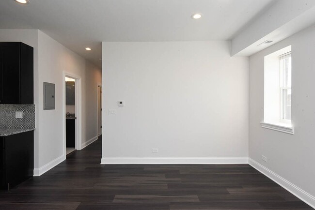 Building Photo - 4401 N Keeler Ave