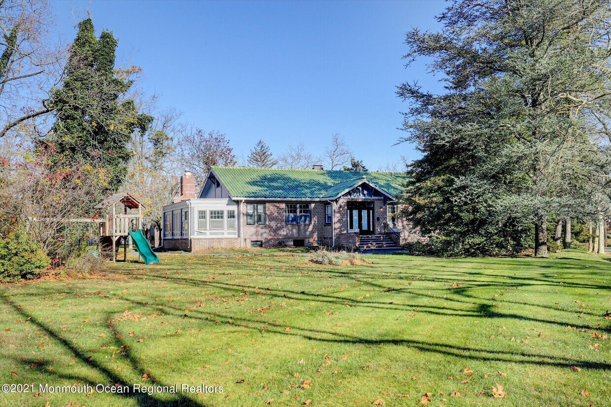 Primary Photo - 589 Westwood Ave
