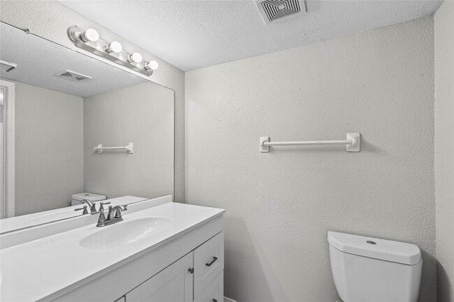 Building Photo - 2202 16th Ave N