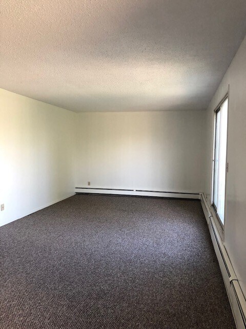 Building Photo - 0 Bed 0 Bath Unit in Innisfail, AB