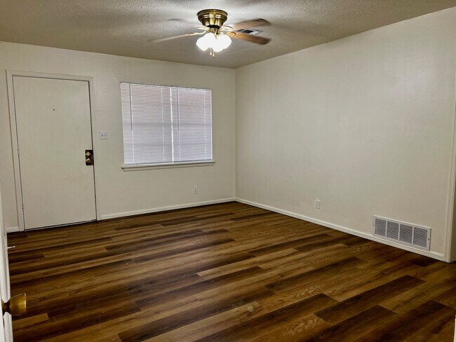 Foto del edificio - 1420 Beaumont St