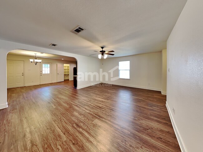 Foto del edificio - 1938 Cross Oaks Dr