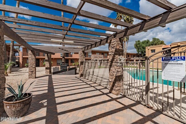 Foto del edificio - 7110 E Continental Dr