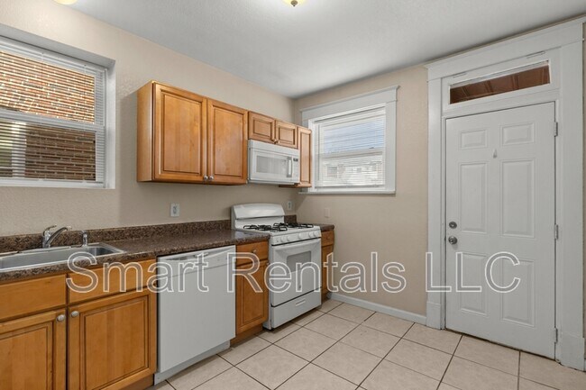 Foto del edificio - 5065 Lindenwood Ave