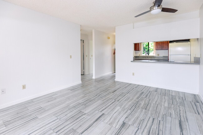 Building Photo - 94-604-543 Lumiaina St