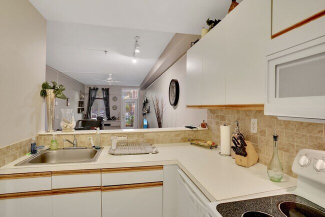 Foto del edificio - 228 Monroe St