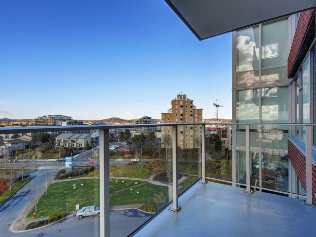 Building Photo - 60 Saghalie Rd