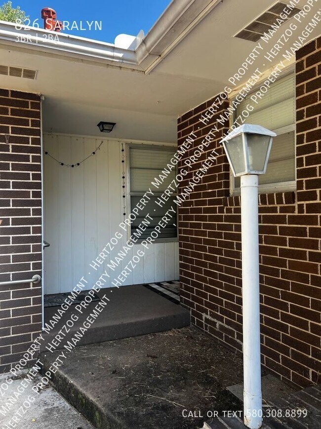 Foto del edificio - 826 Saralyn-