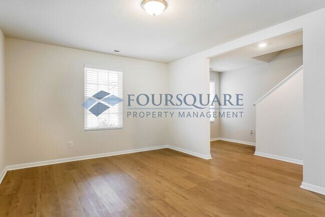 Foto del edificio - SPACIOUS HOME in Autumn Lakes with a FLEXIBLE FLOOR PLAN, 5 BEDS 2.5 BATH