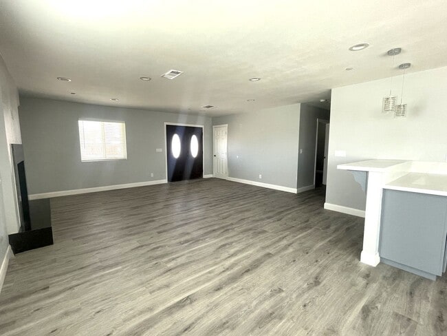 Building Photo - Gorgeous New Construction!