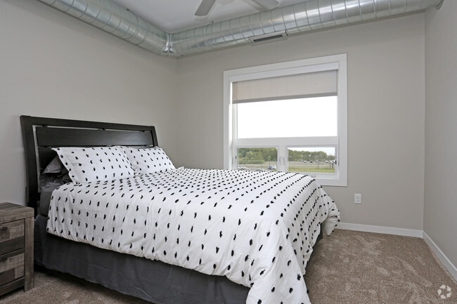 2BR, 2BA - 1010 SF - 320 North