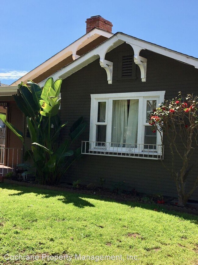 Building Photo - 2 br, 1.5 bath House - 1321 San Andres Street
