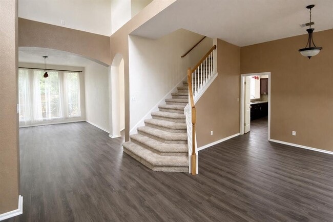 Building Photo - 1718 Bow Ridge Dr